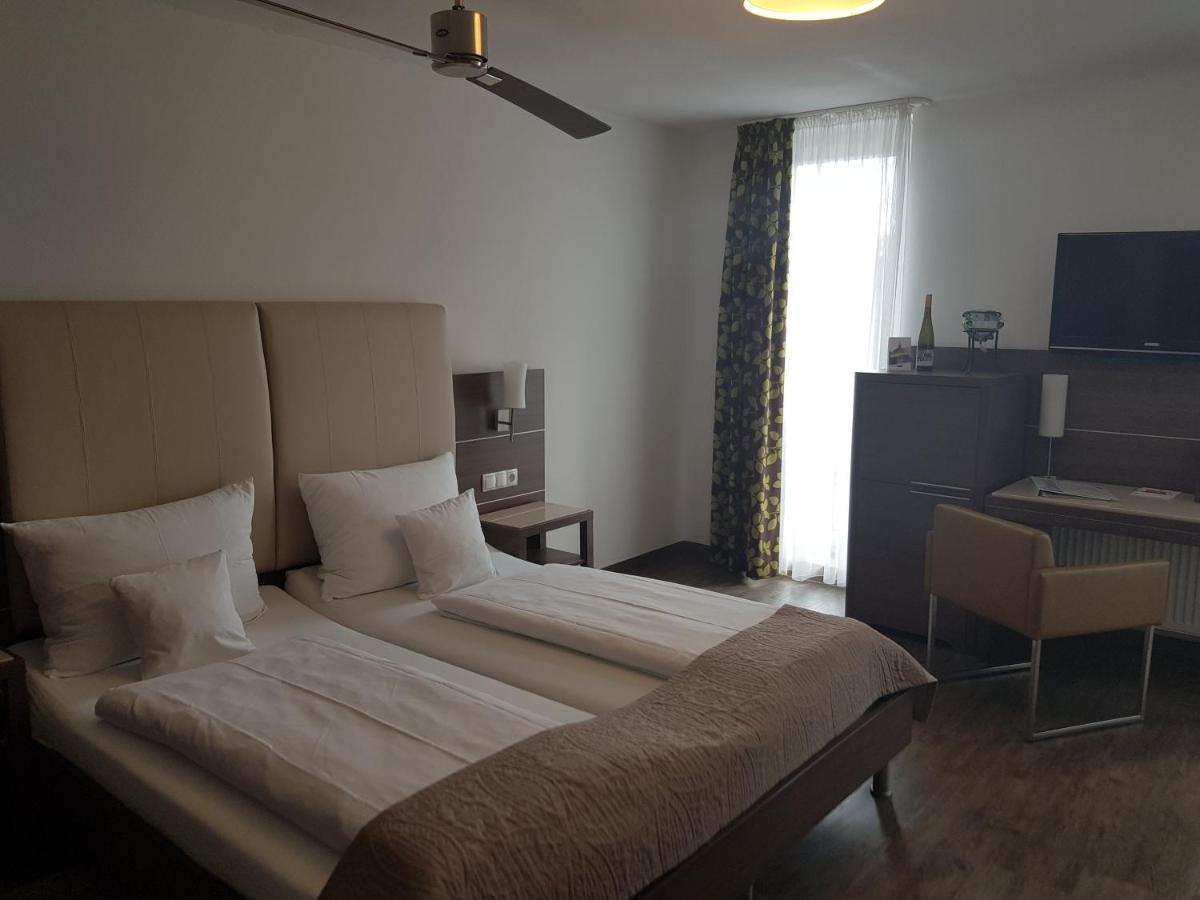 Hotel-Restaurant Pfaelzer Hof Edenkoben Eksteriør billede
