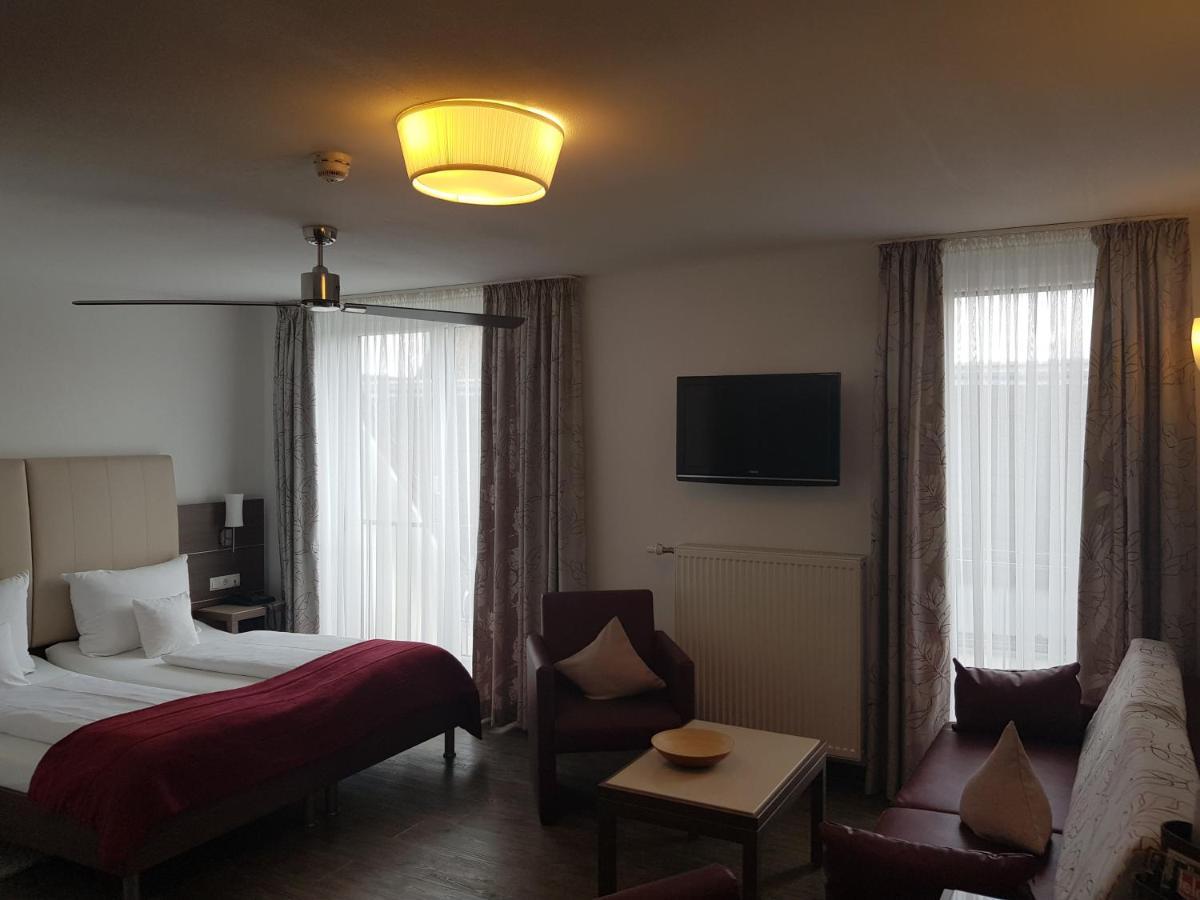 Hotel-Restaurant Pfaelzer Hof Edenkoben Eksteriør billede
