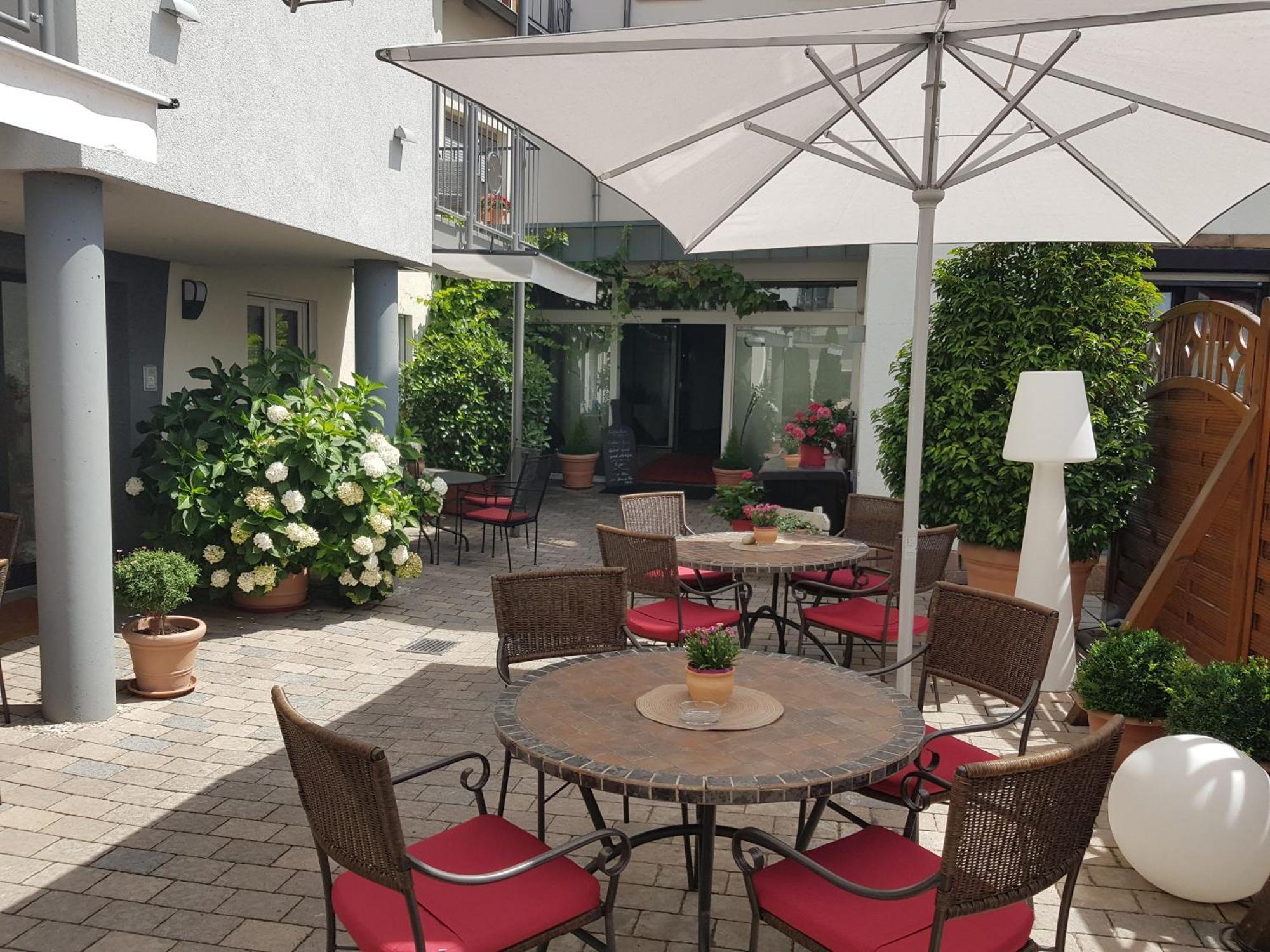 Hotel-Restaurant Pfaelzer Hof Edenkoben Eksteriør billede