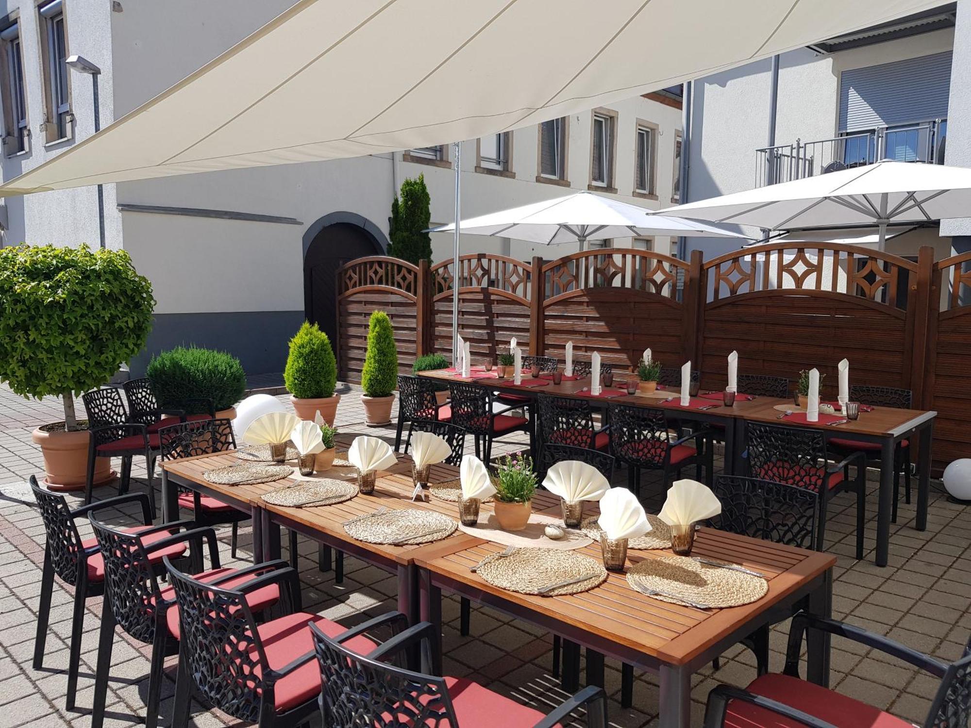 Hotel-Restaurant Pfaelzer Hof Edenkoben Eksteriør billede