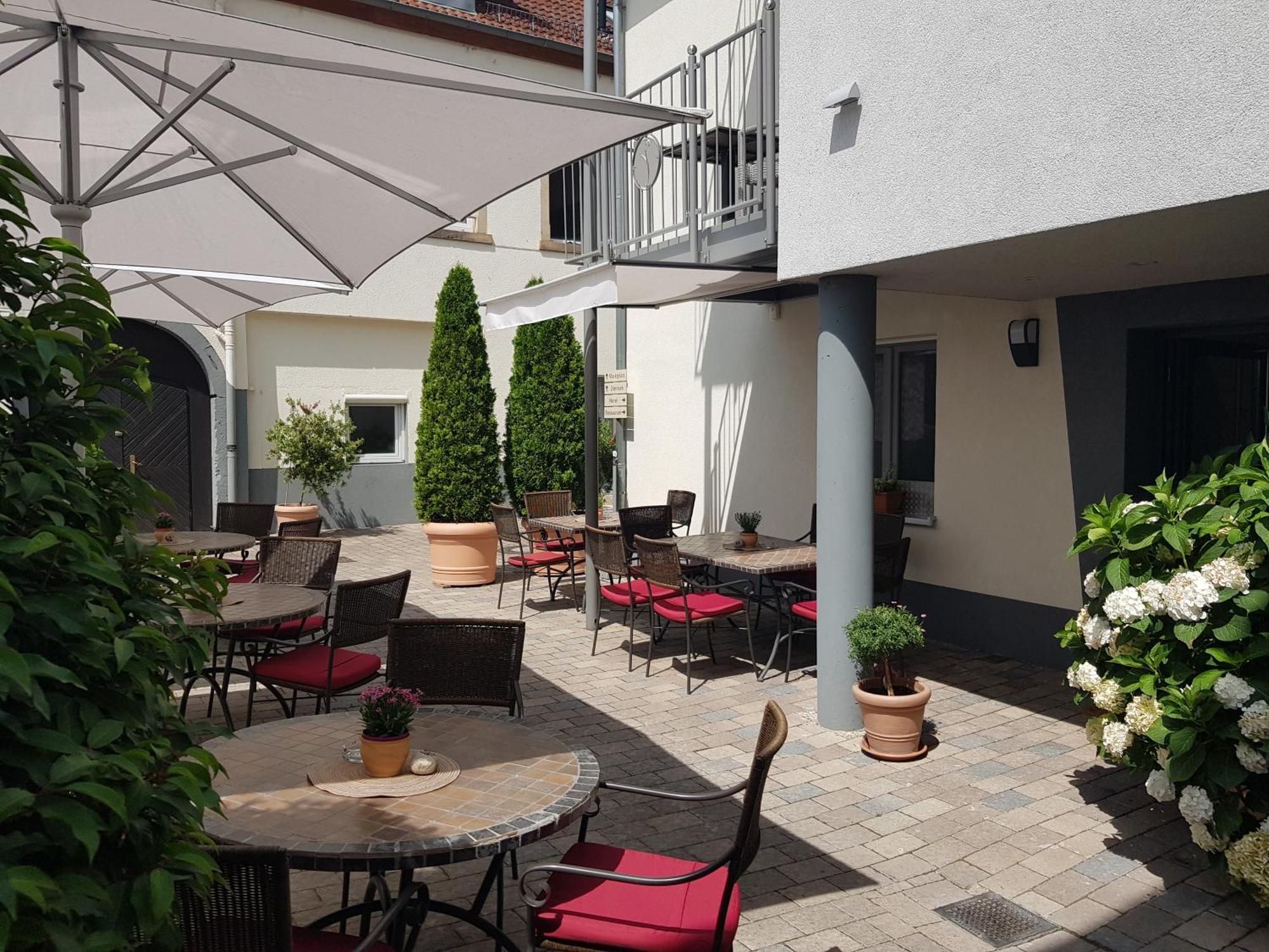 Hotel-Restaurant Pfaelzer Hof Edenkoben Eksteriør billede