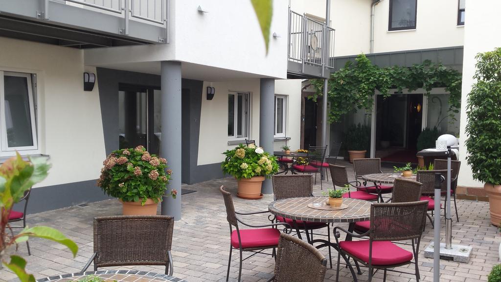Hotel-Restaurant Pfaelzer Hof Edenkoben Eksteriør billede
