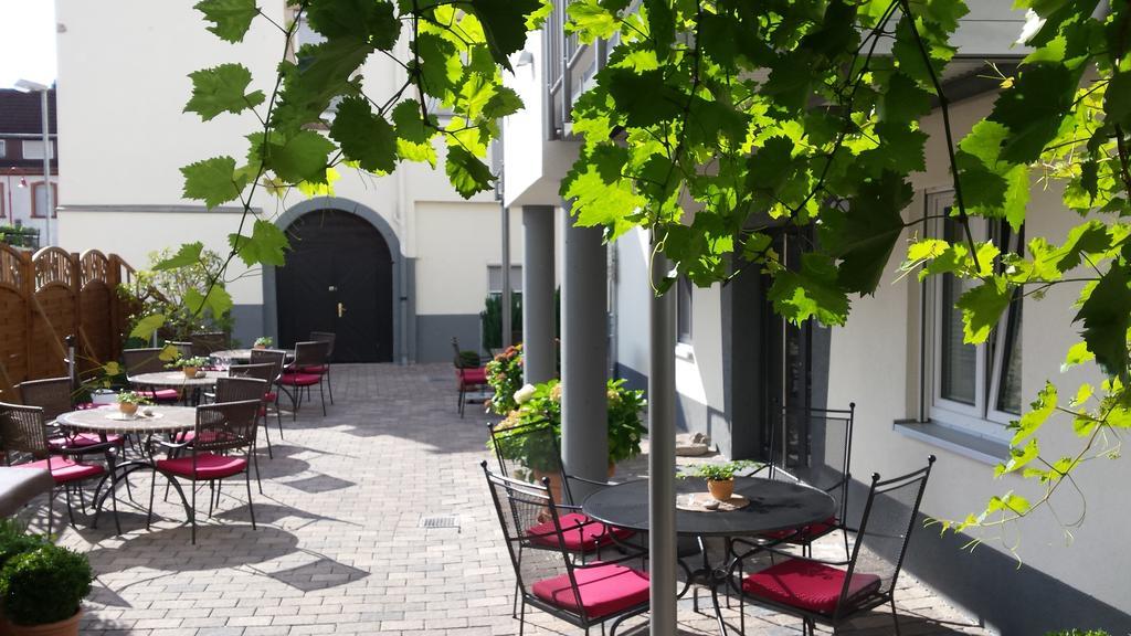 Hotel-Restaurant Pfaelzer Hof Edenkoben Eksteriør billede