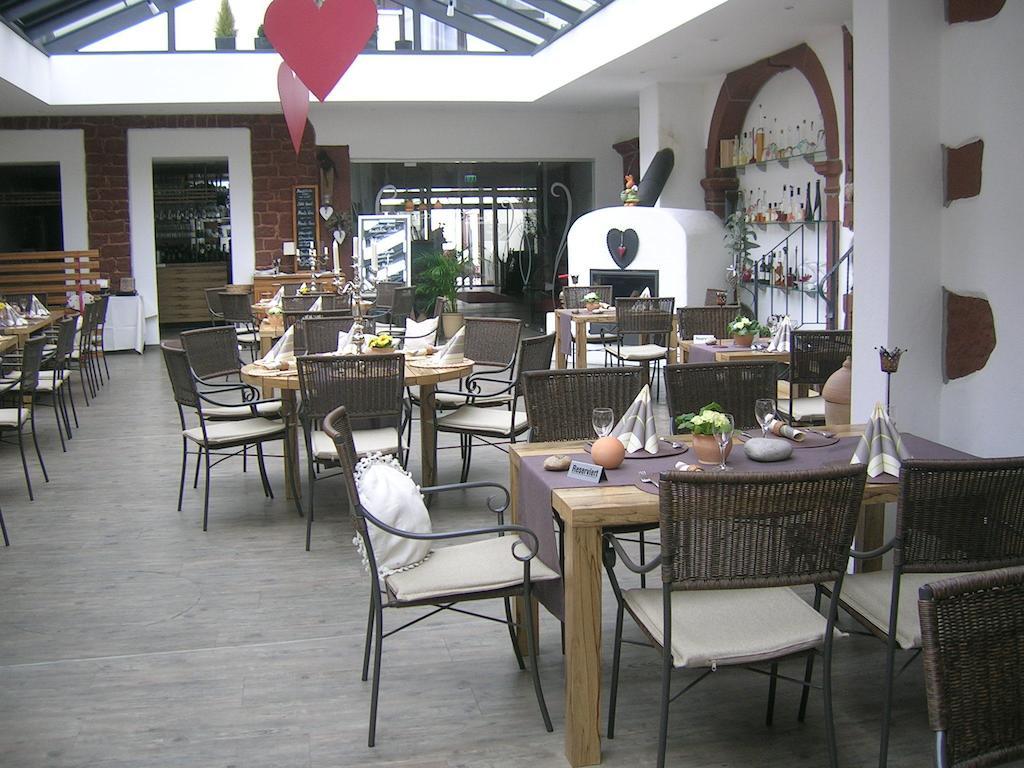 Hotel-Restaurant Pfaelzer Hof Edenkoben Eksteriør billede