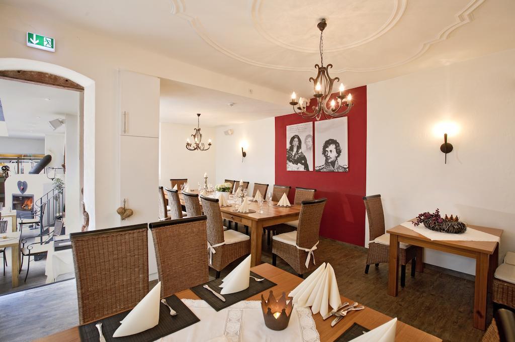 Hotel-Restaurant Pfaelzer Hof Edenkoben Eksteriør billede