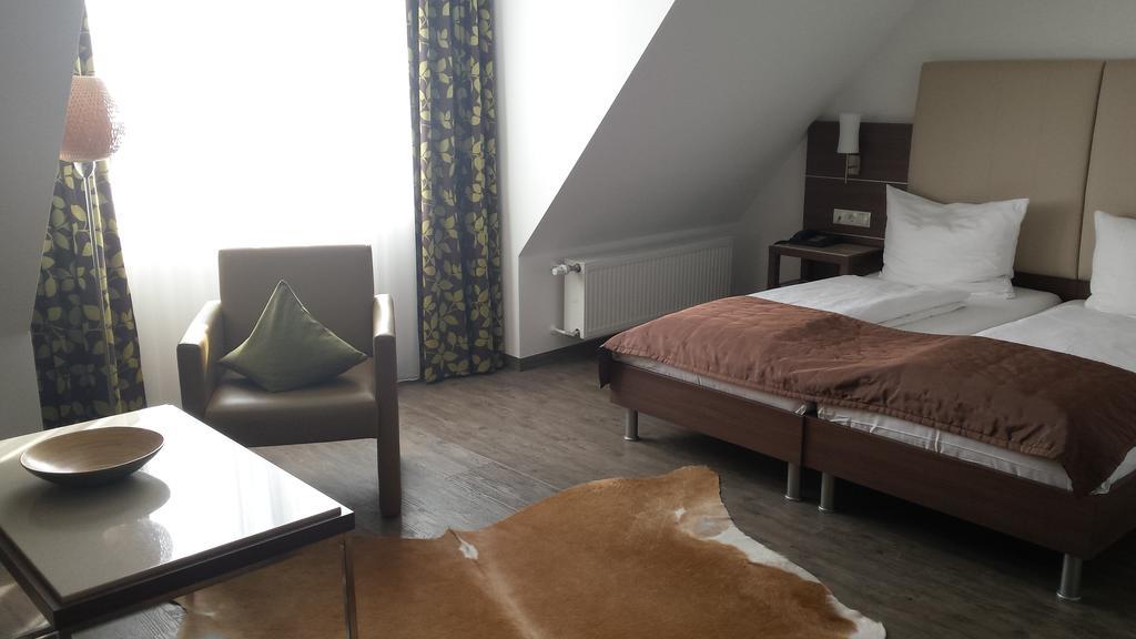Hotel-Restaurant Pfaelzer Hof Edenkoben Eksteriør billede